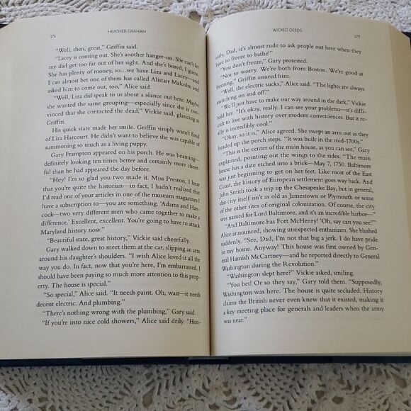💚3/$20 Book - "Wicked Deeds" by Heather Graham (2017) - Picture 6 of 7